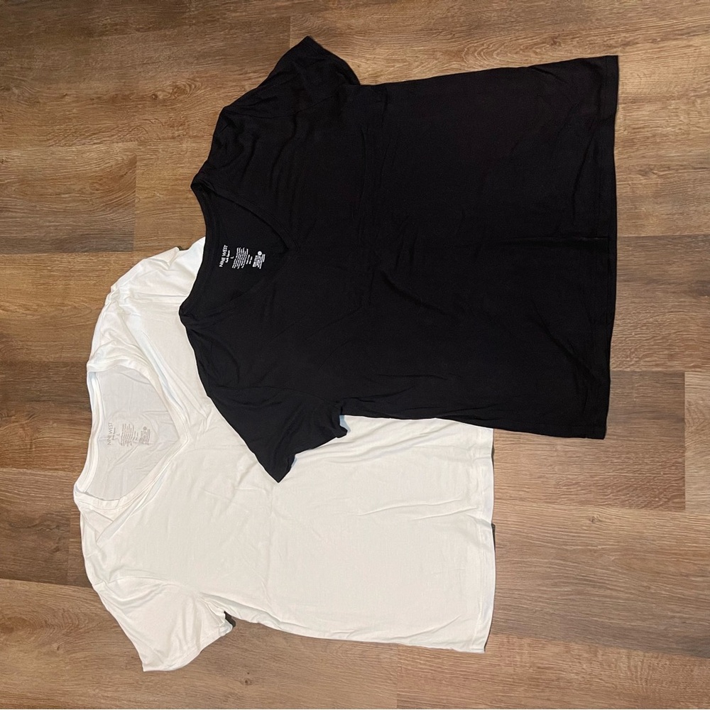 Nine West Bundle of 2 V-Neck Tops Black & White - Size Large